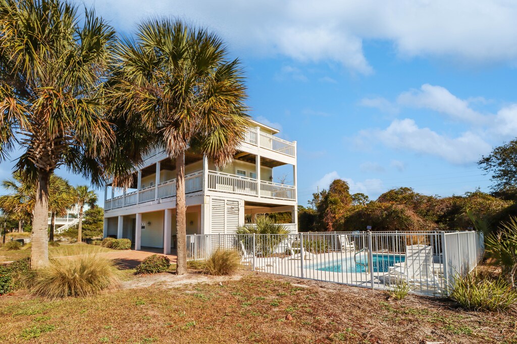 Sea Breeze Manor with Private Pool
