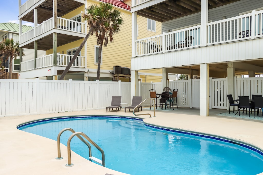 Beachfront Private Swimming Pool
