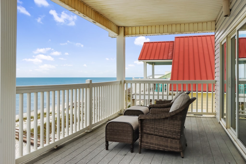 Bedroom 5 - Covered Beachfront Deck