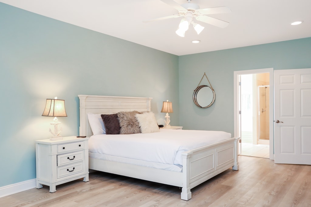 Bedroom 5 - Top Floor Beachfront Master Bedroom