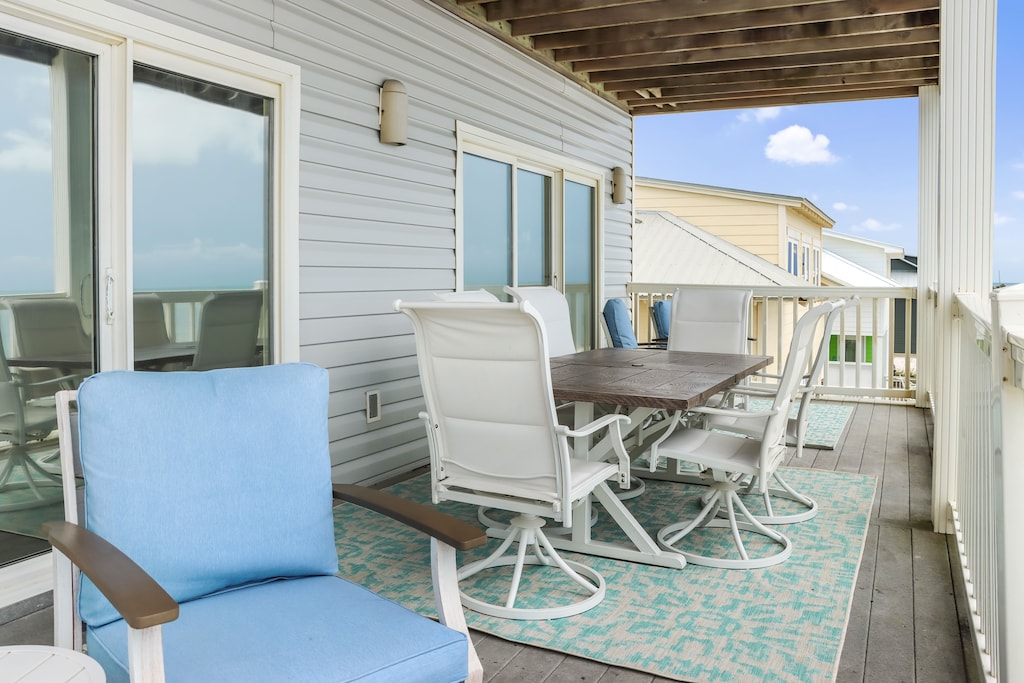 Outdoor Dining with Amazing Views