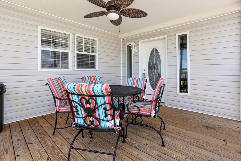 Front Porch with Outdoor Dining