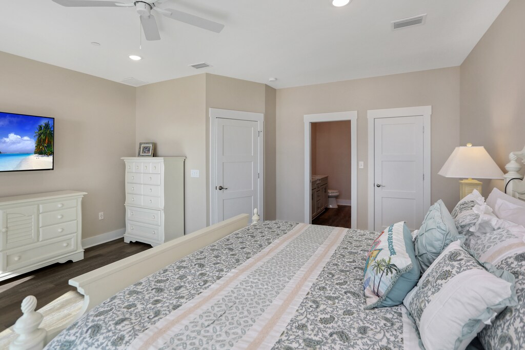 Bedroom 1 with Full Bath