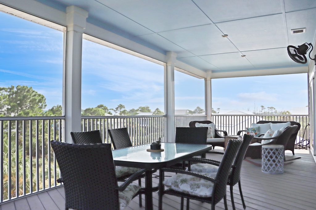 Top Floor Deck with Outdoor Dining