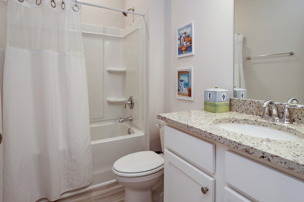 Full Bath in Game Room