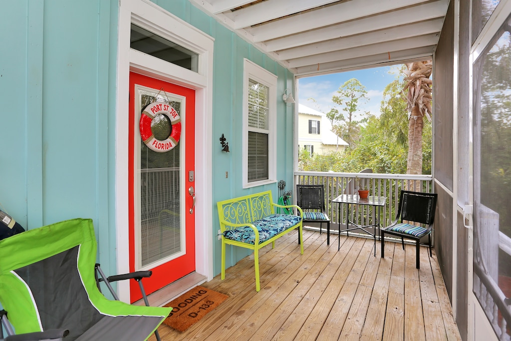 Main Floor Screened Deck