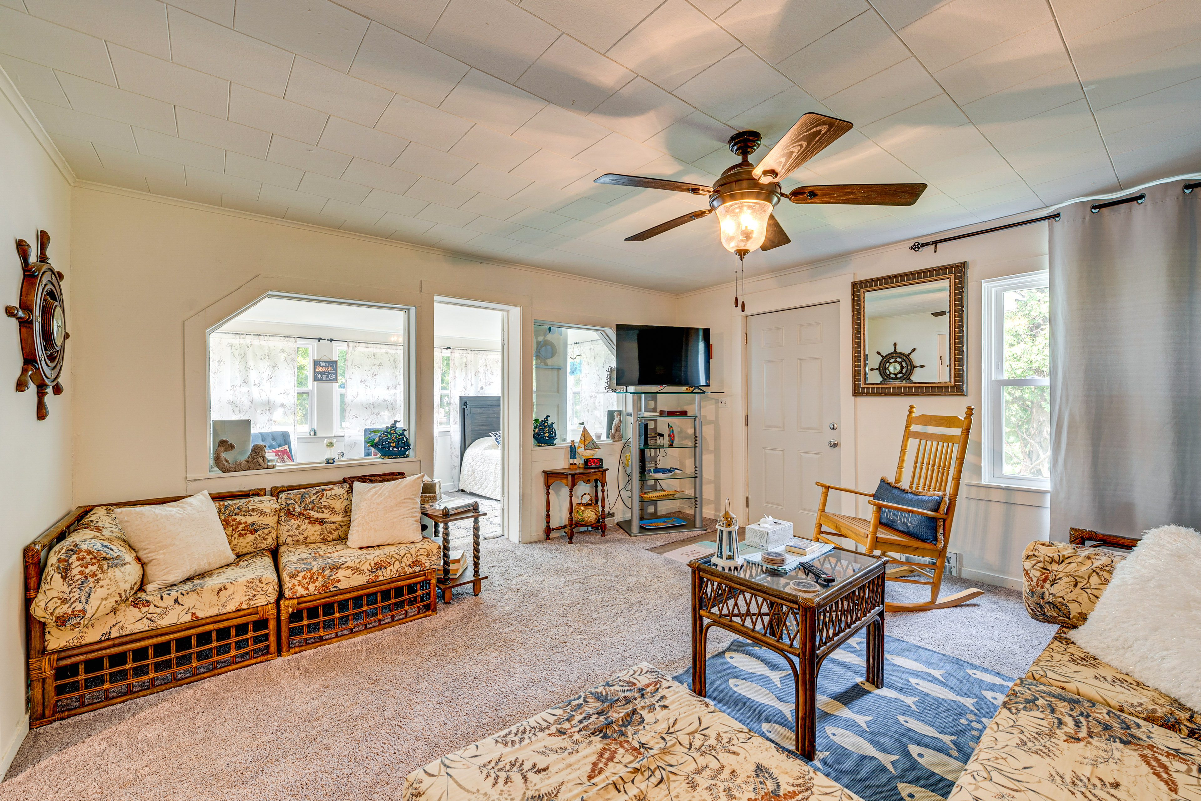 Powers Lake Home w/ Patio - 9 Mi to Lake Geneva!