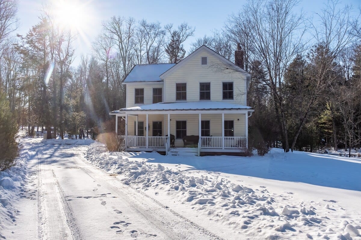 Fern Leaf Farmhouse - Stylish in Narrowsburg