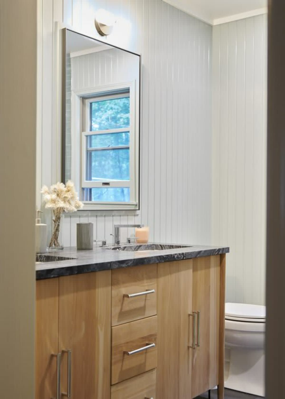 Hastings Hideaway - Cozy Cabin, Sleeps 10