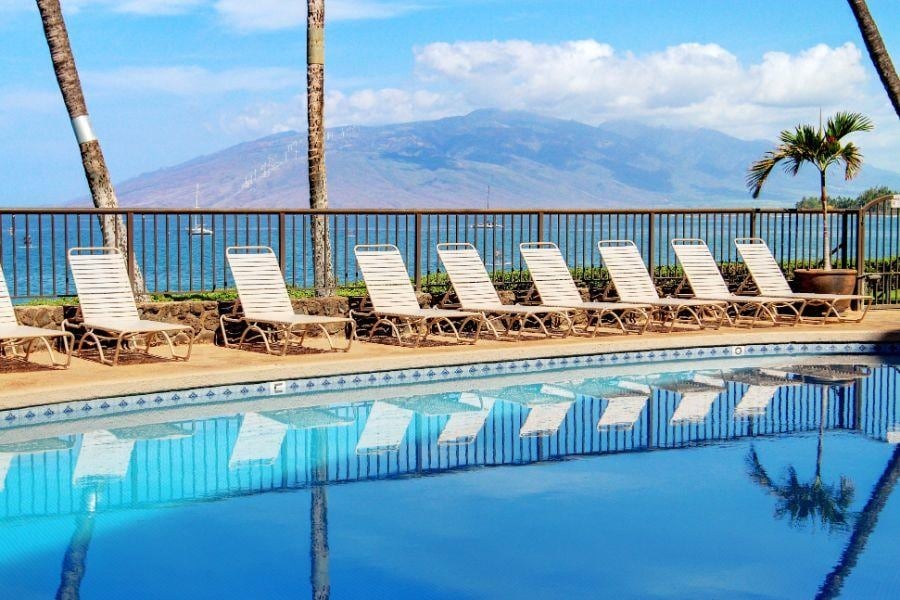 48 ROYAL MAUIAN, 219