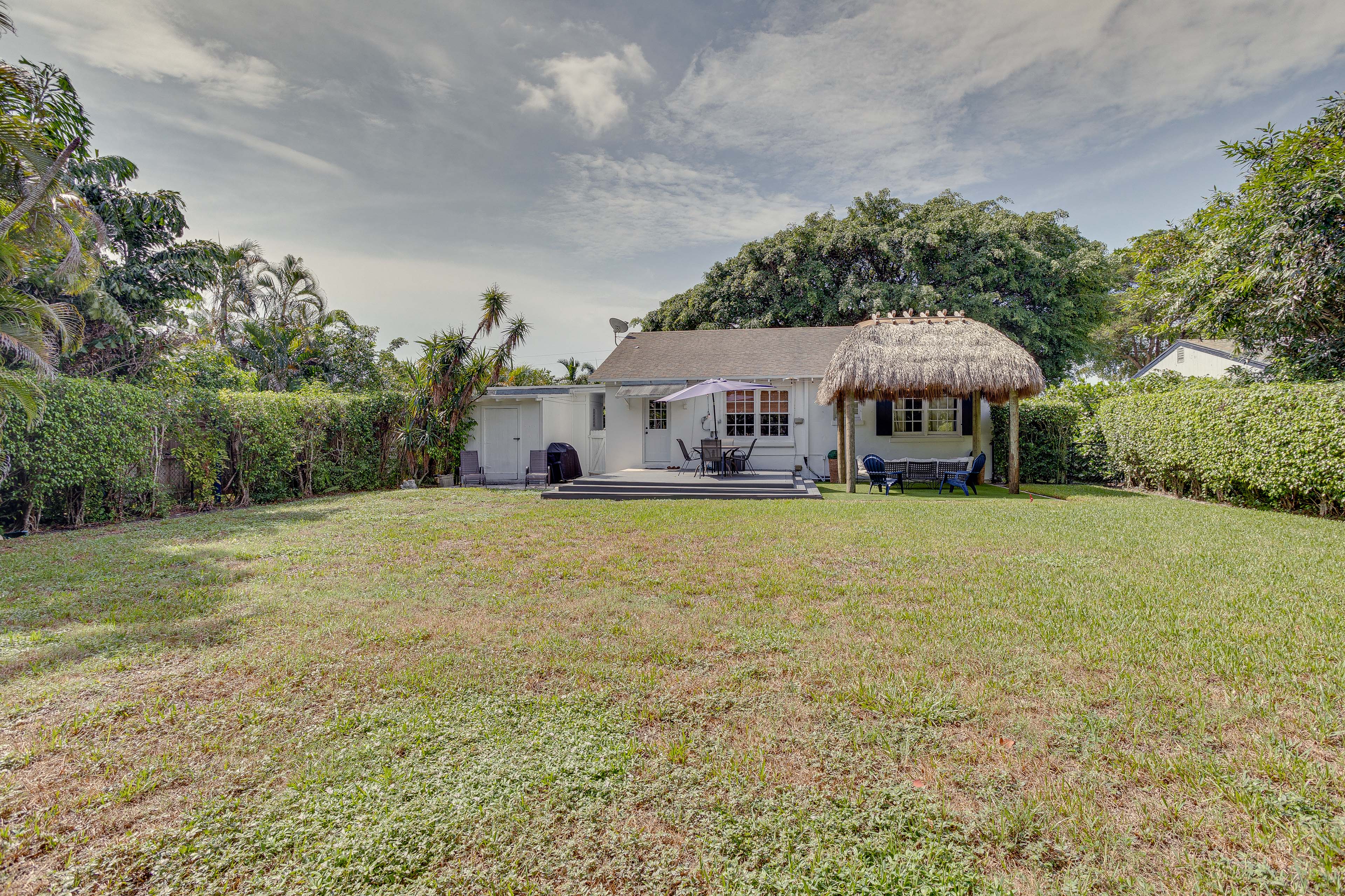 Property Image 2 - Dog-Friendly Delray Beach Rental w/ Deck & Grill!