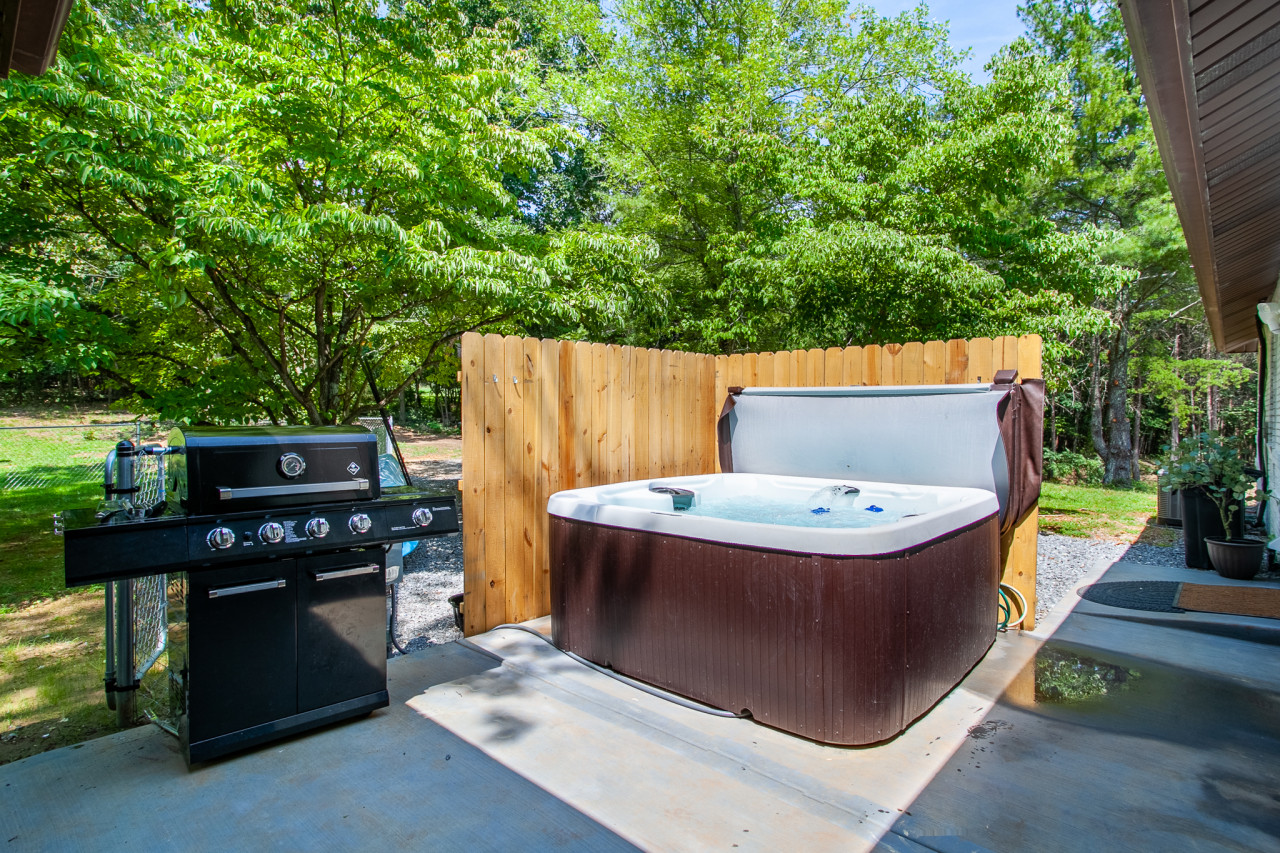 Property Image 1 - Dogwood Vista - Hot Tub, Firepit, & Volleyball!