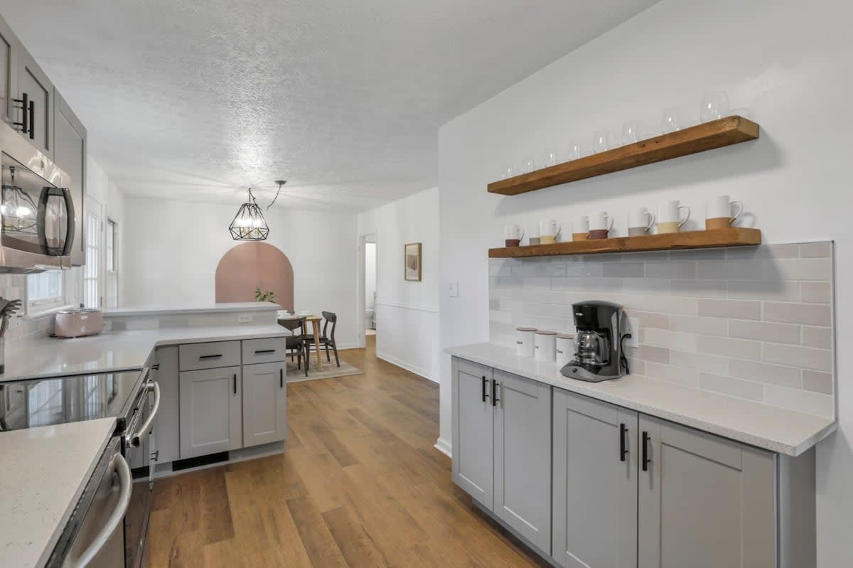 Electric Ave. - 3 BDR and Hot Tub