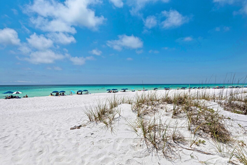 Beautiful beach nearby! 