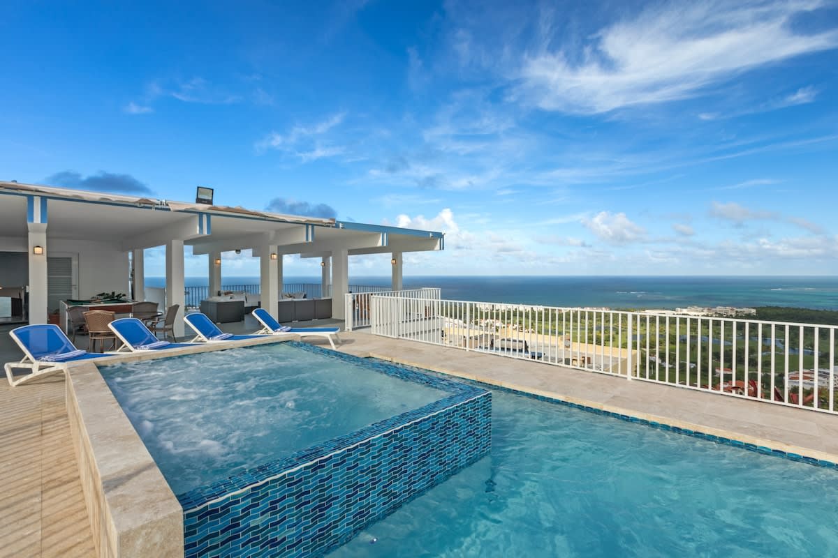 Jacuzzi &amp; private pool at terrace