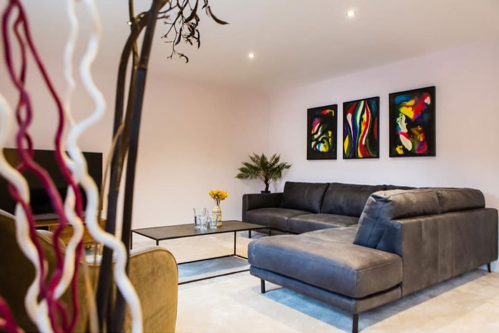 Lodge Lounge - Detail