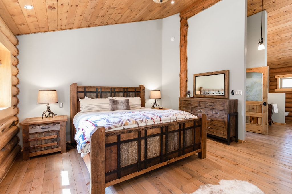 Large master bedroom with a private ensuite | King Bed