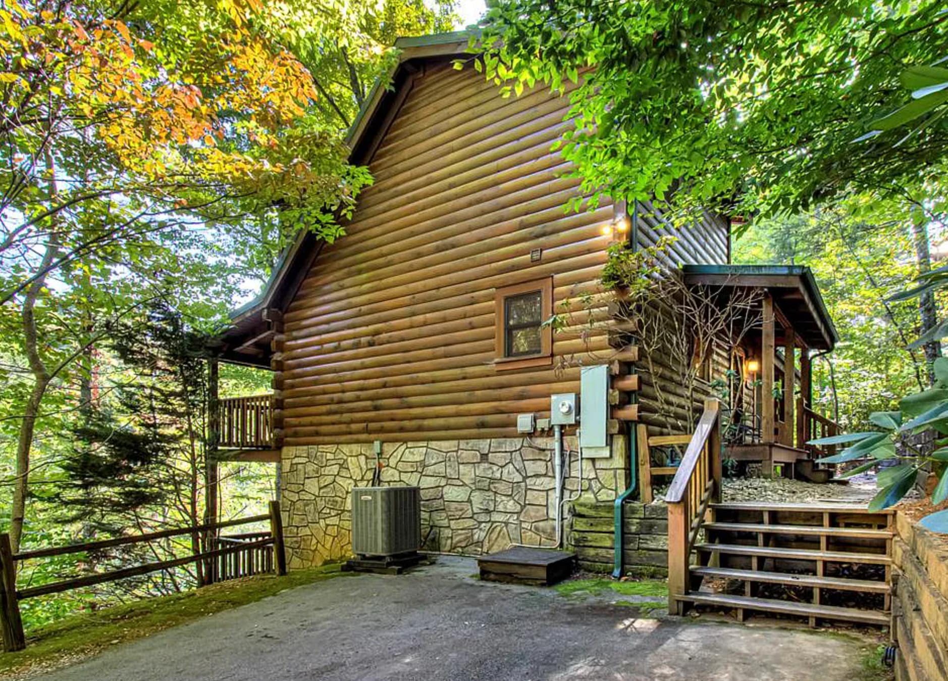 The Adventure Lodge Located in Black Bear Falls Resort with 3 King ...