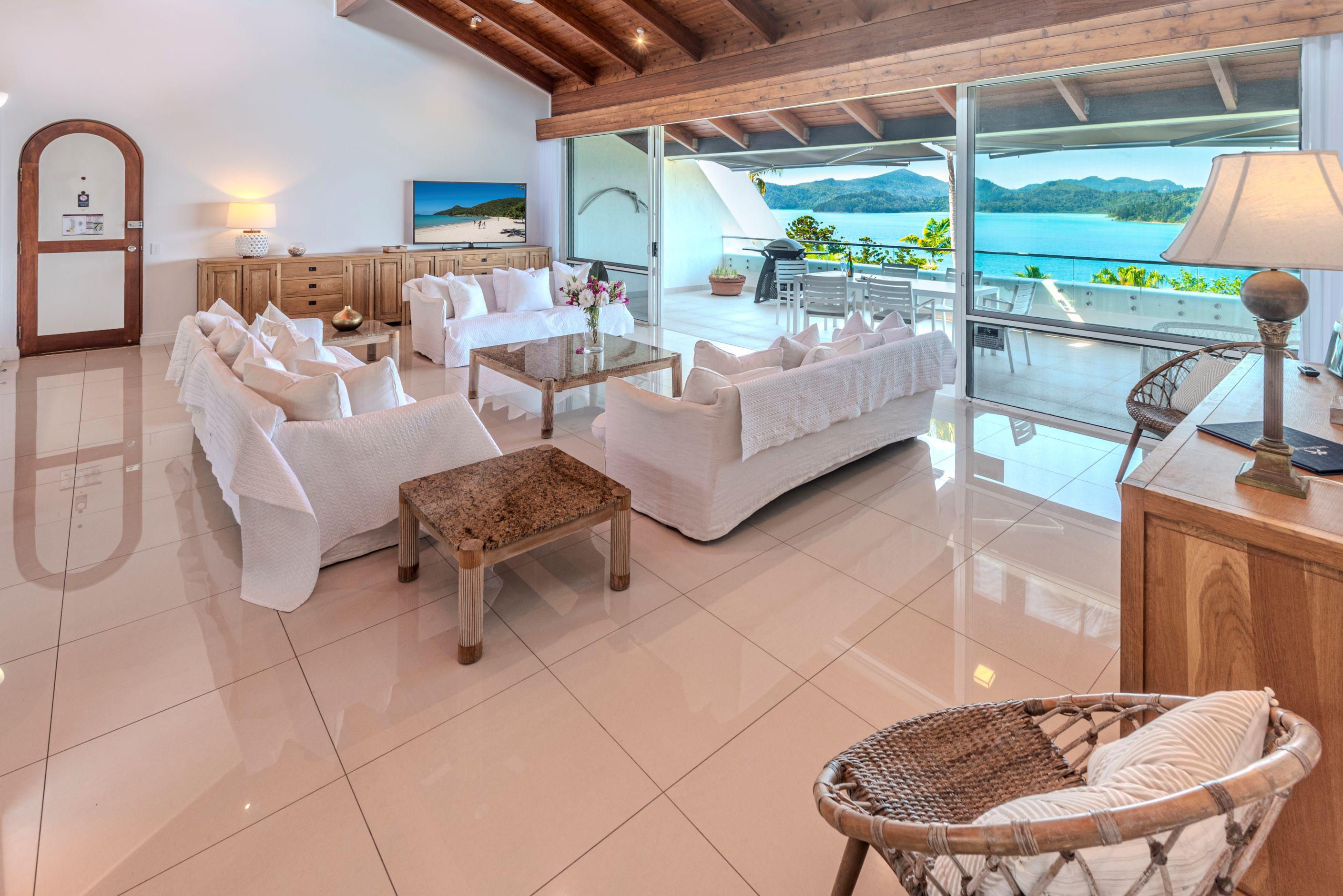 Property Image 2 - Luxury 2-Bedroom Hamilton Island Retreat with Breathtaking Ocean Views