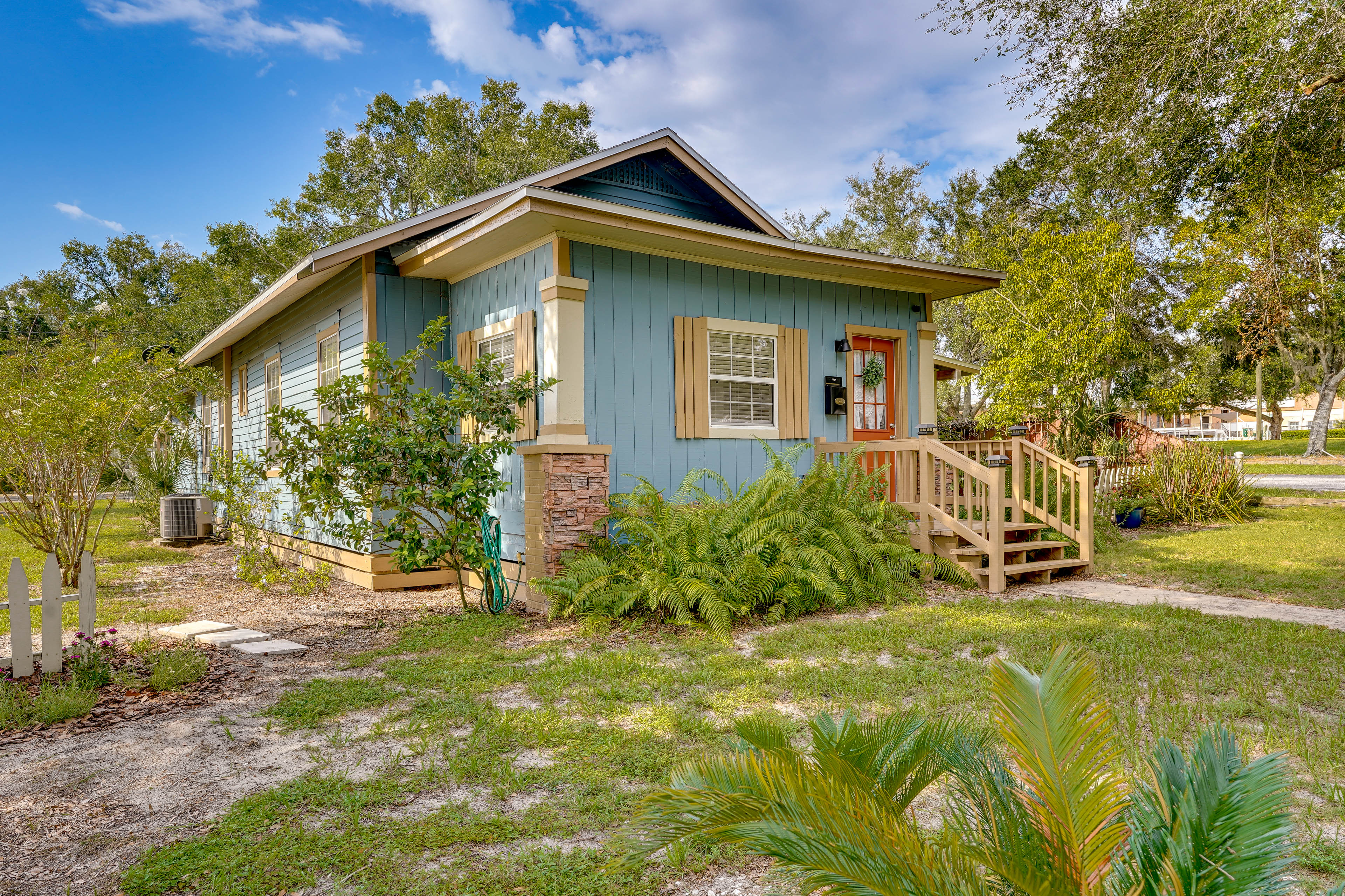 Lake Wales Vacation Rental w/ Screened-In Porch!