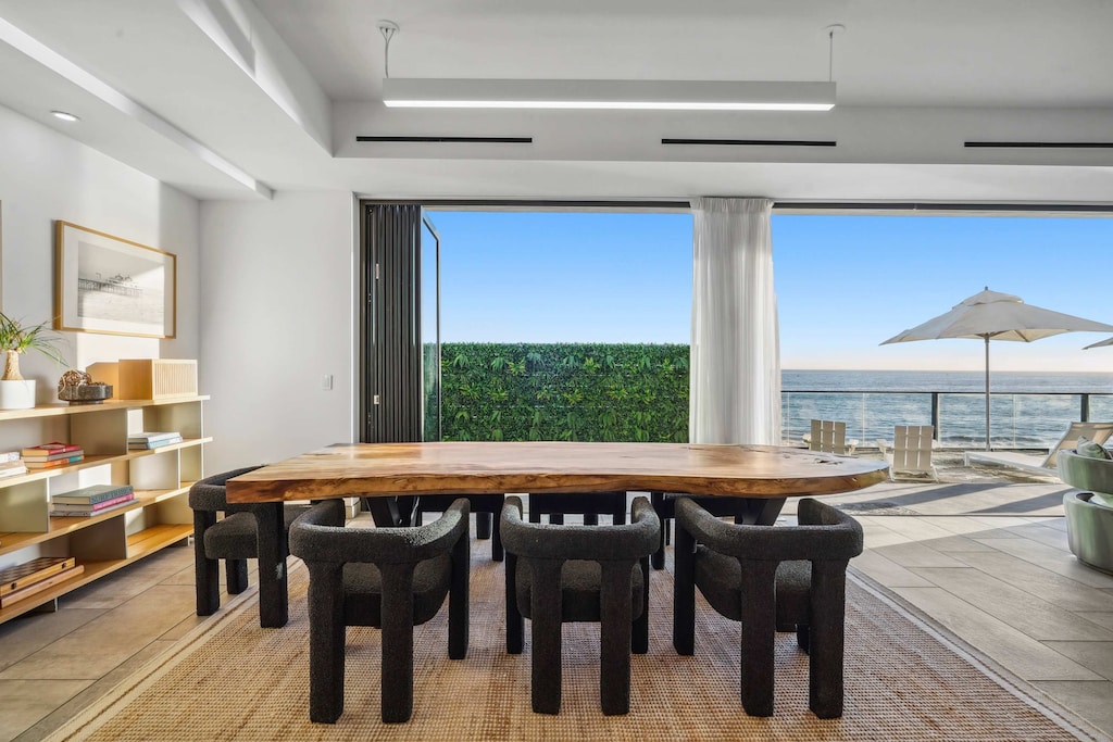 Gather around for meals that turn into memories by the sea.