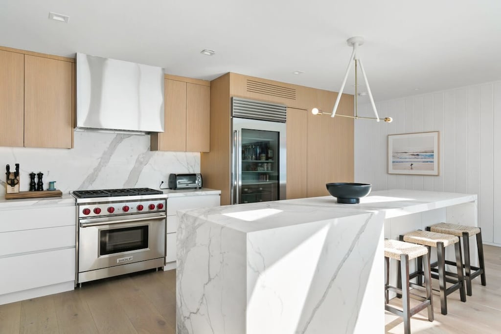 Highend Kitchen with a Chef's preferred appliances