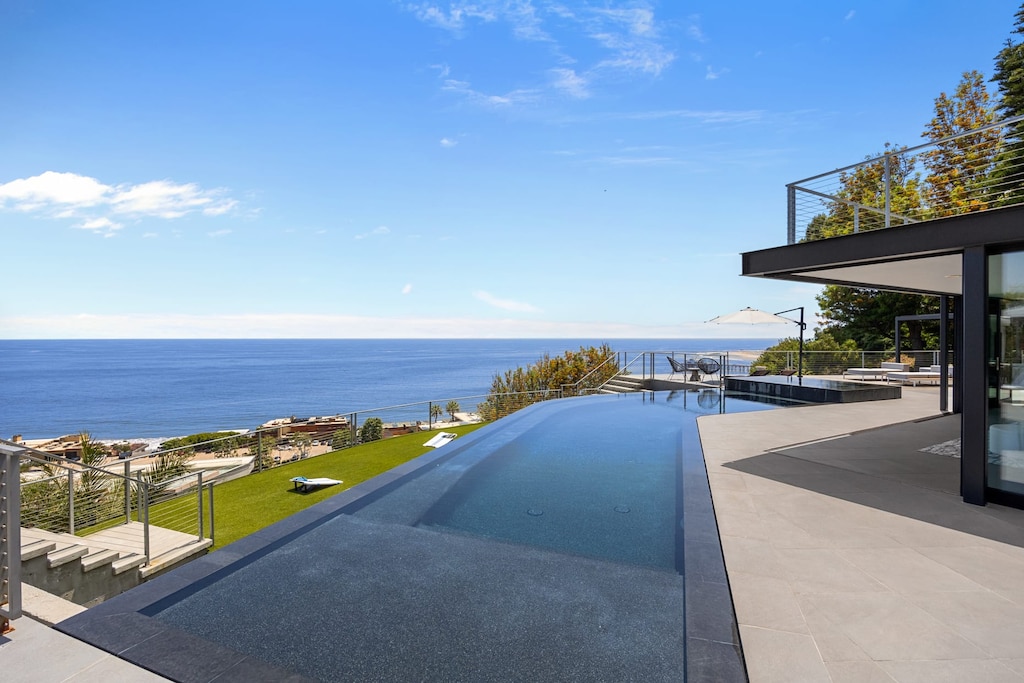 Relax in the curved infinity-edge pool overlooking the stunning Santa Monica Bay.