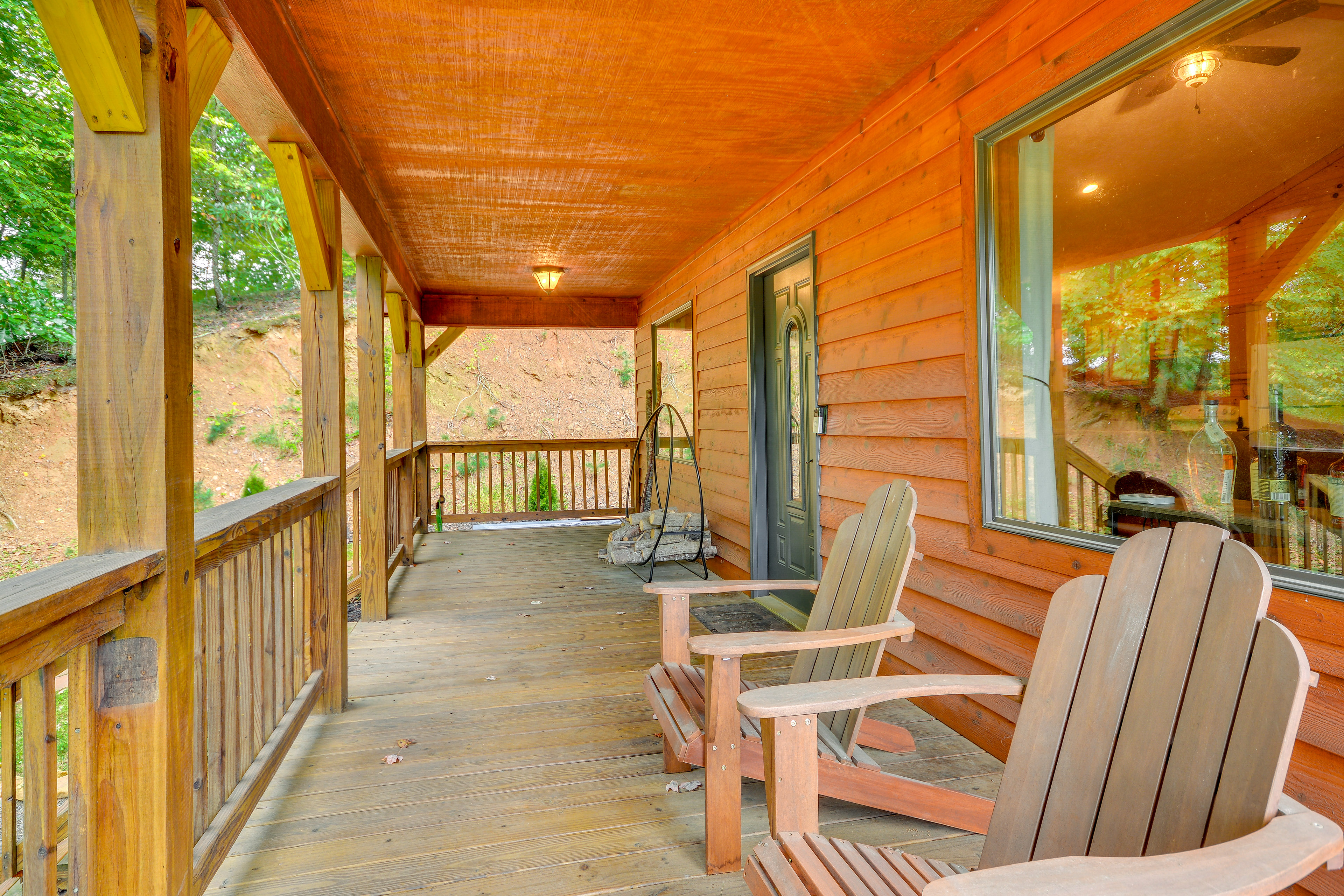 Mtn View + Fire Pit: Pet-Friendly Woodlawn Cabin!