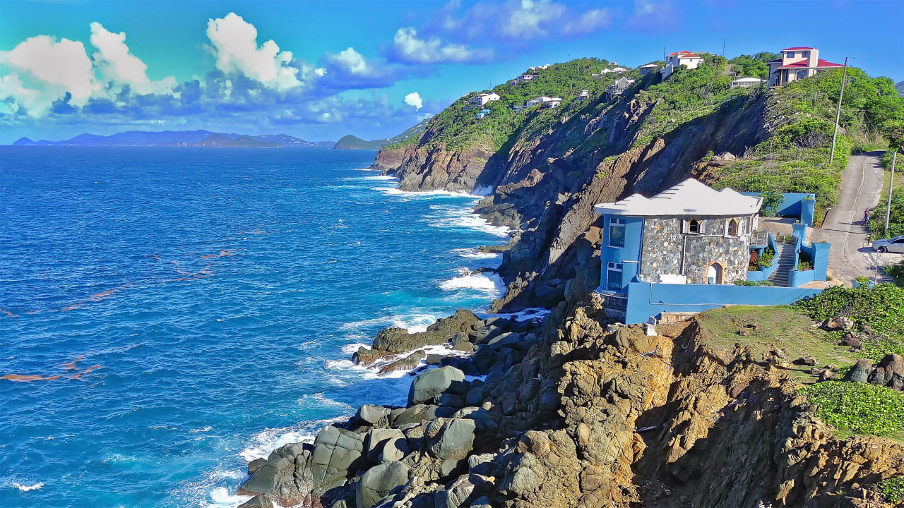 Property Image 1 - Ruby’s Ridge - Newly remodeled 4br cliffside with dramatic views!