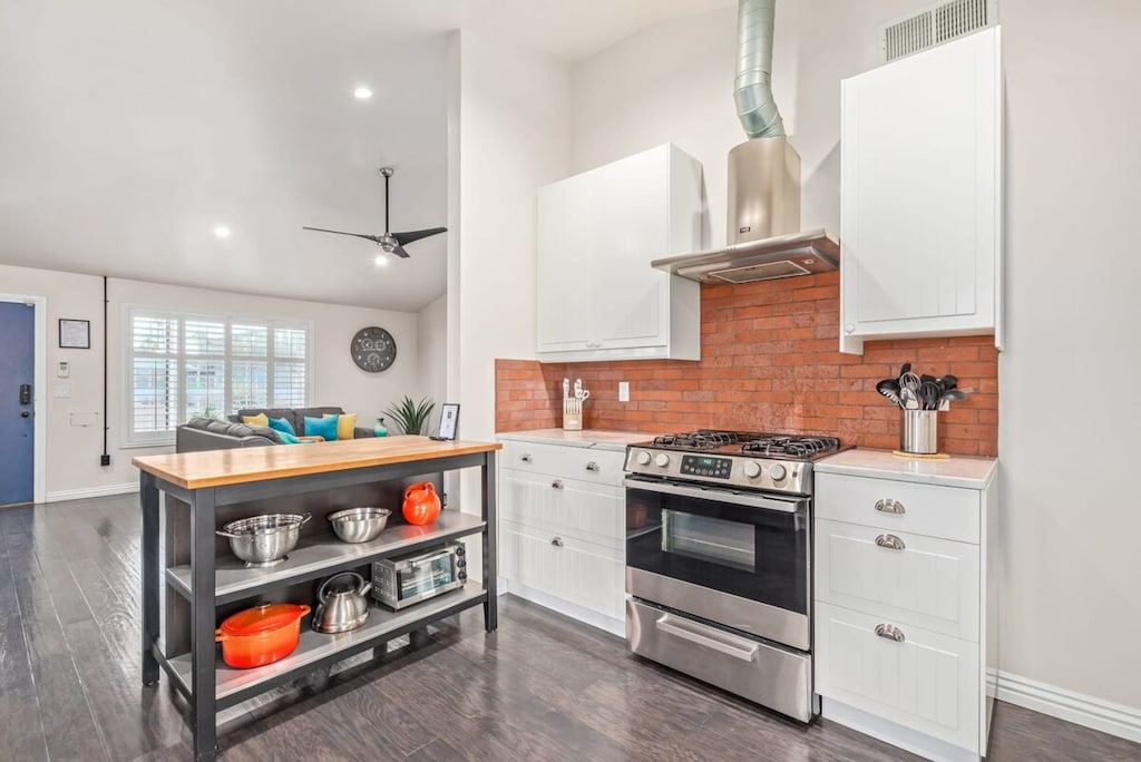 Updated kitchen w/classic red brick backsplash
