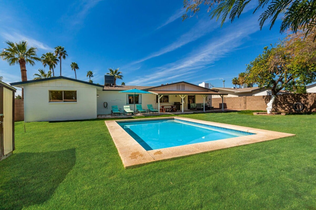 Large backyard with pool & citrus trees