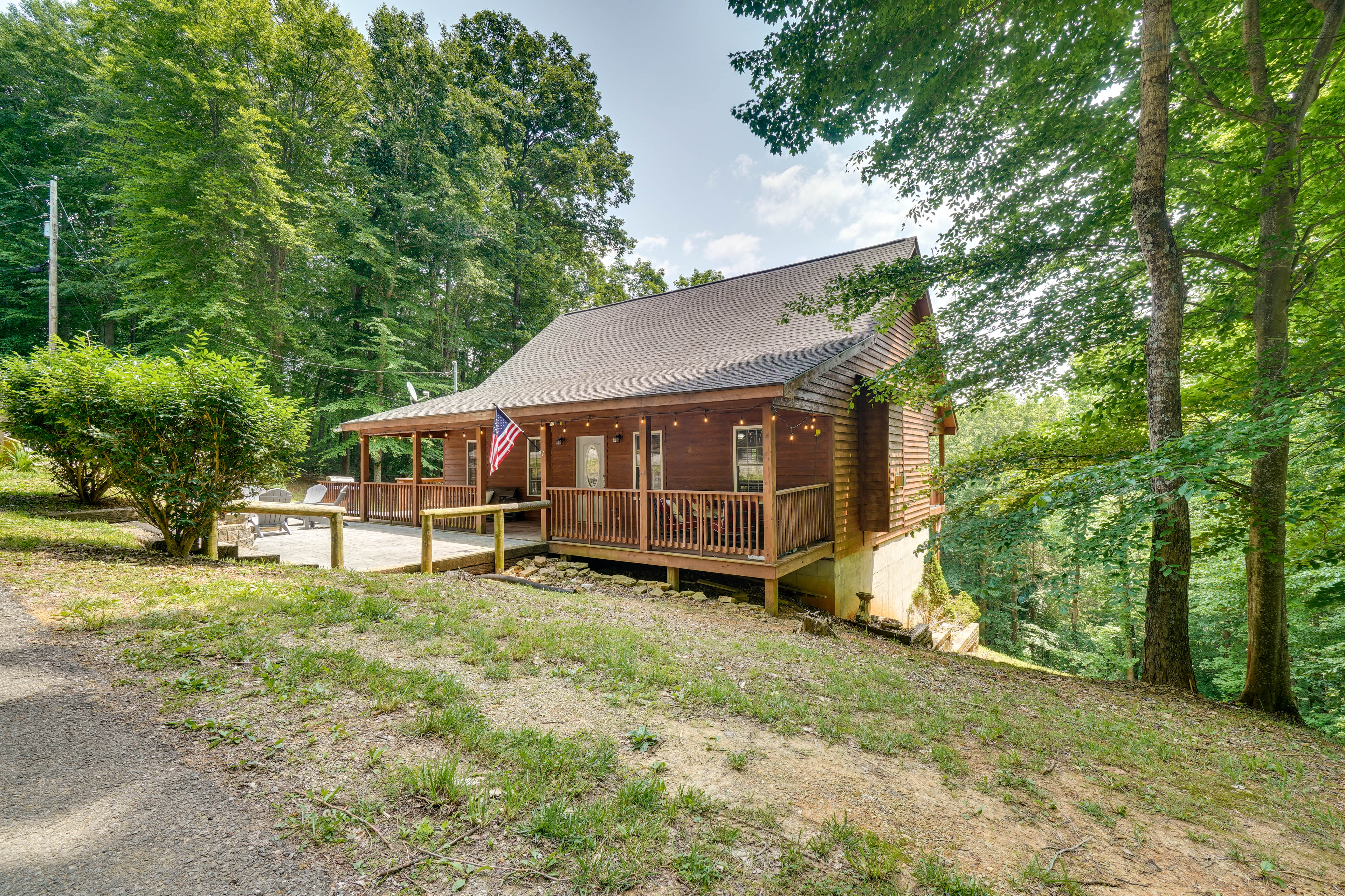 Property Image 2 - Cozy Tennessee Lake House w/ Grill & Fire Pit!