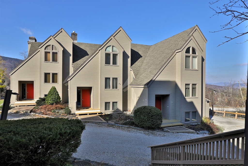 Fall line condominiums are conveniently located a short distance to base lodges for skiing.