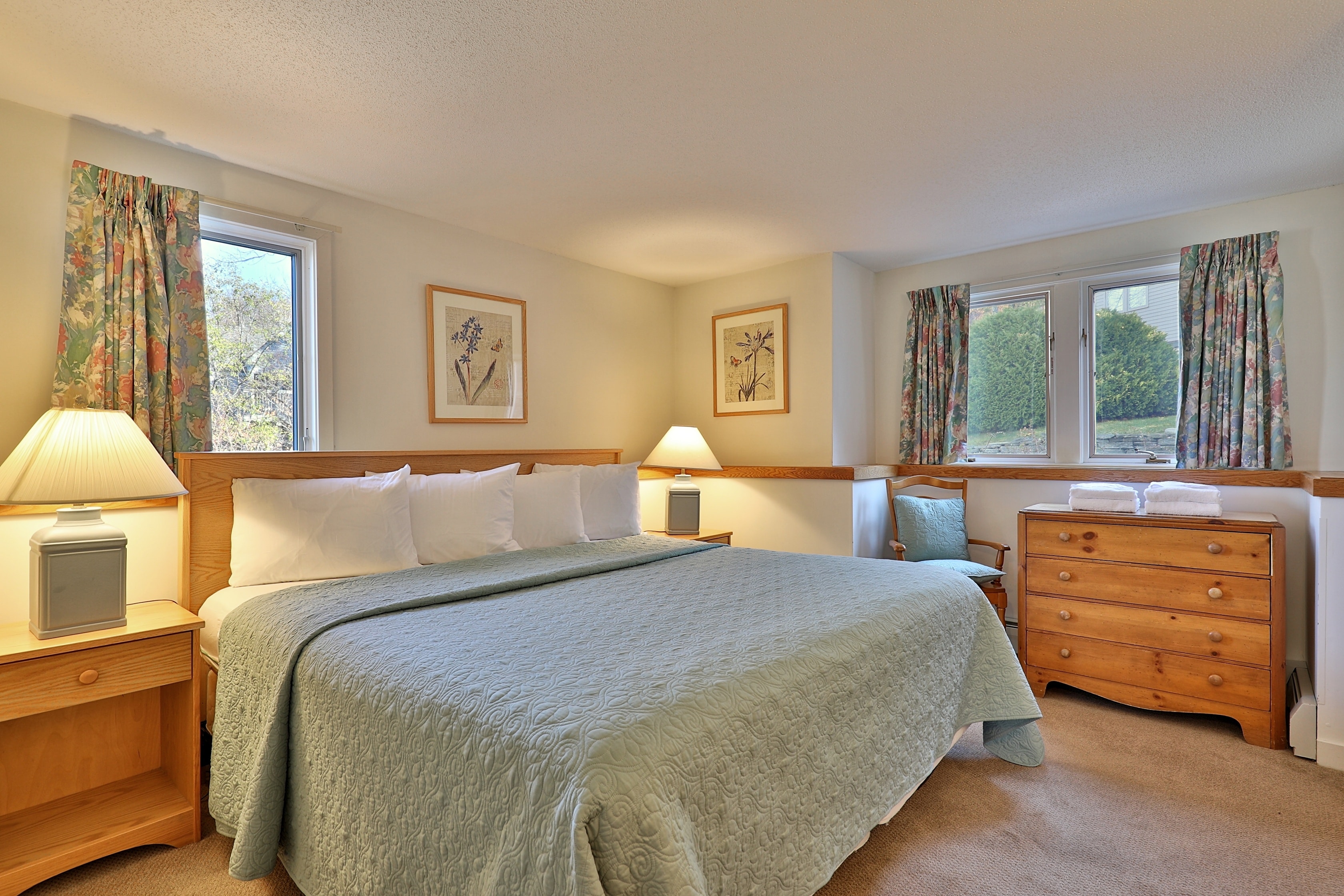 Bedroom with king size bed