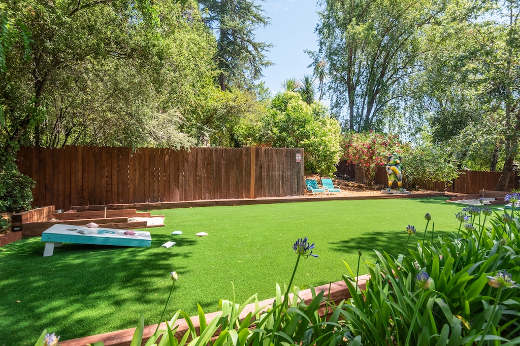 New in 2022/23: Cornhole and horseshoes in the front yard.