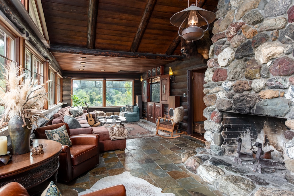 The living room spans the riverfront views of the home (fireplace is decorative only)).