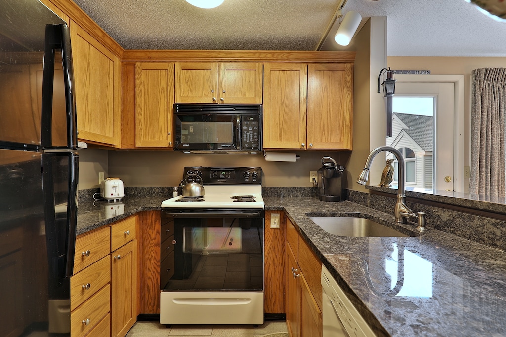 Fully equipped kitchen with granite countertops