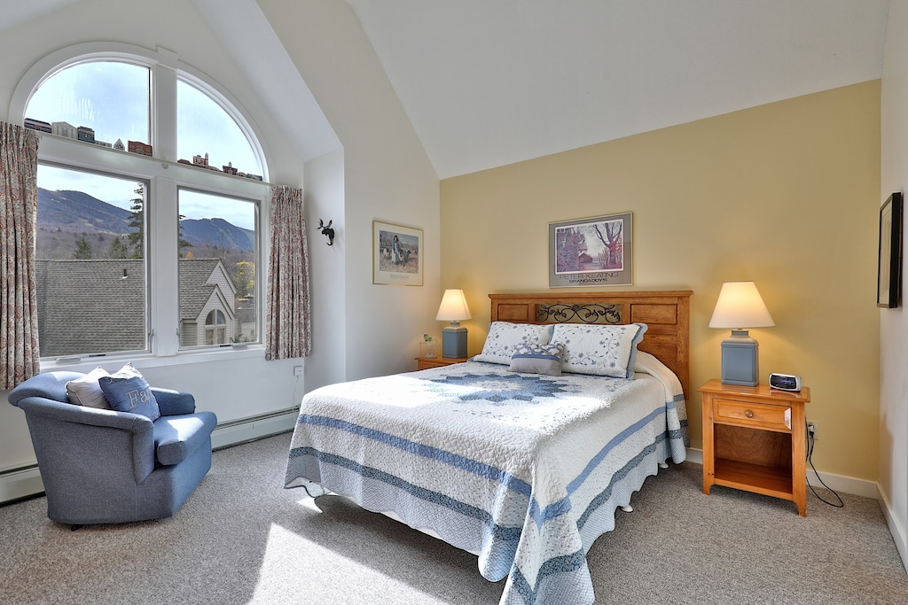 Bedroom with queen bed