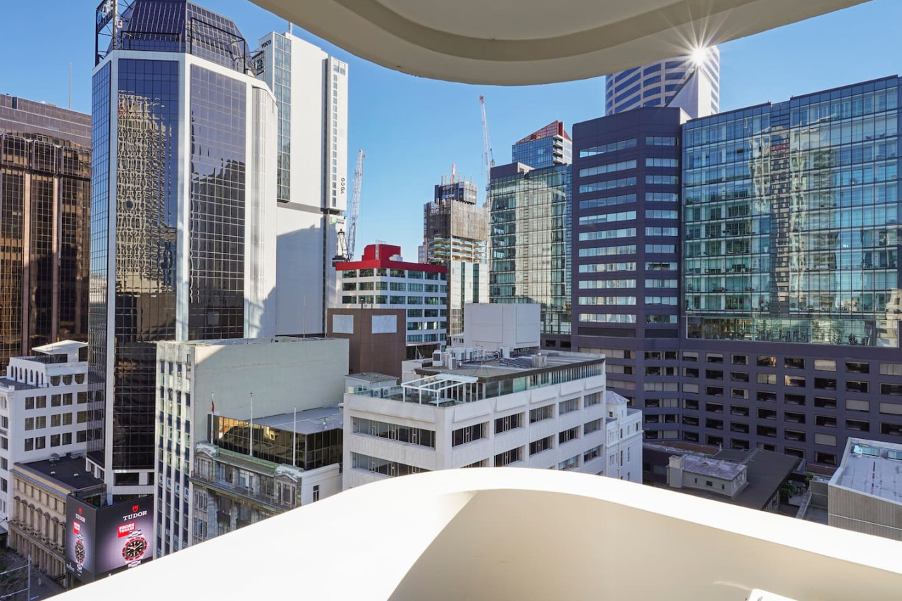 Property Image 1 - Gorgeous Cityscape Apartment in Auckland’s CBD