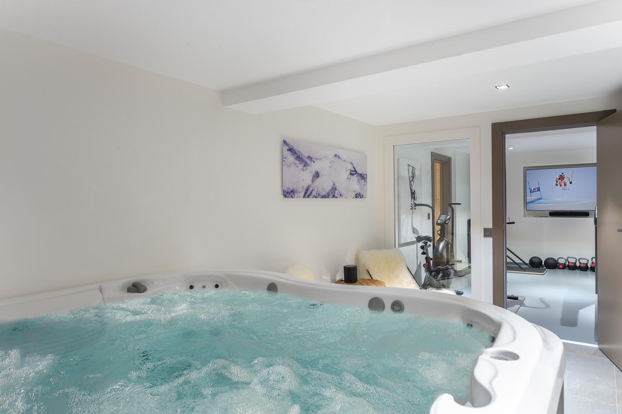 Property Image 2 - Courchevel Village, 5* Chalet with Jacuzzi and Private Gym. 5 bedrooms, sleeps 10
