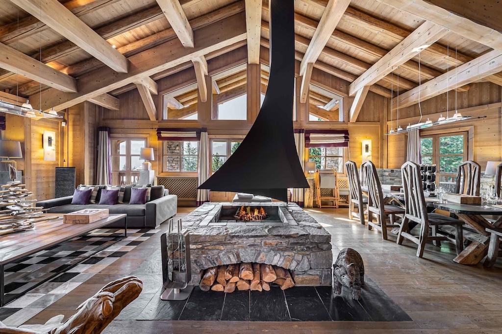 Opt for a unique experience in this atypically designed chalet! Enjoy spacious living areas with a large dining table, open kitchen and central fireplace! 