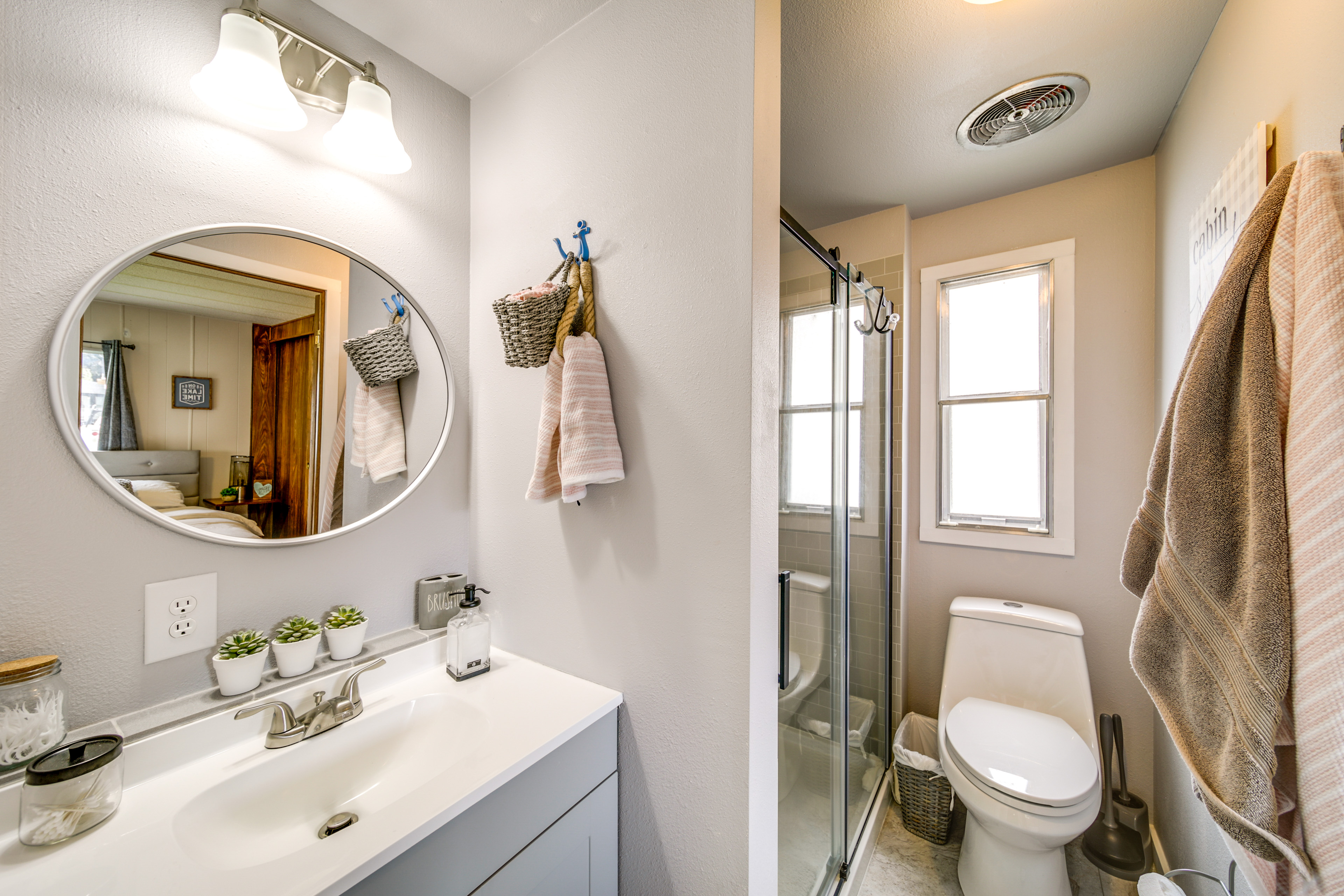 Seven Bays Vacation Rental on Lake Roosevelt!