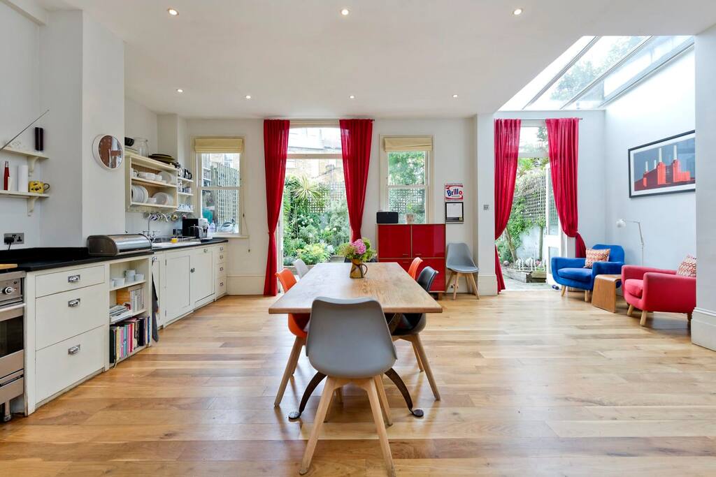 Property Image 1 - Colourful 5 Bed Home, Hammersmith