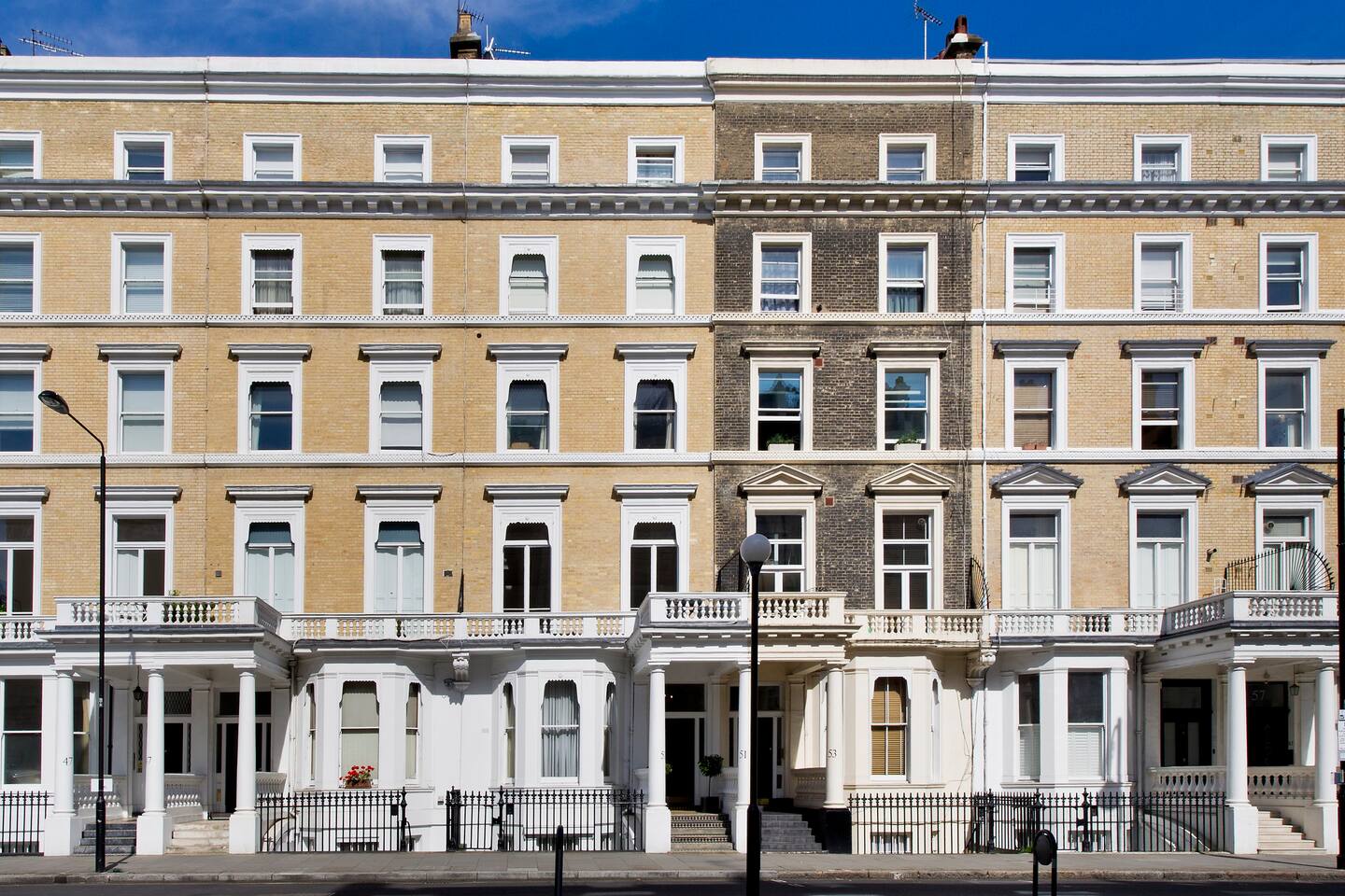 Property Image 2 - Gorgeous 3-bed Classical Kensington Apartment