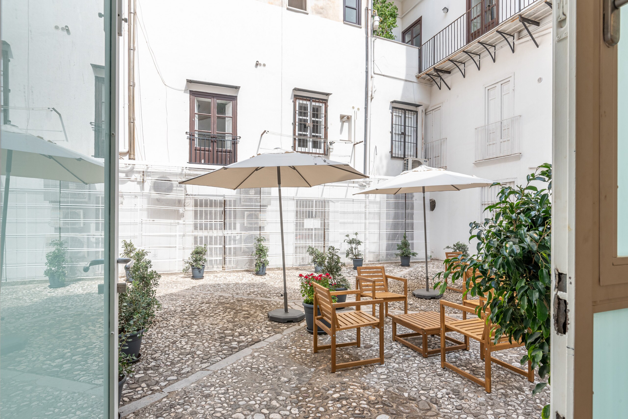 Property Image 1 - Charming & Elegant Apartment with Private courtyard in Palazzo Torremuzza in Kalsa district