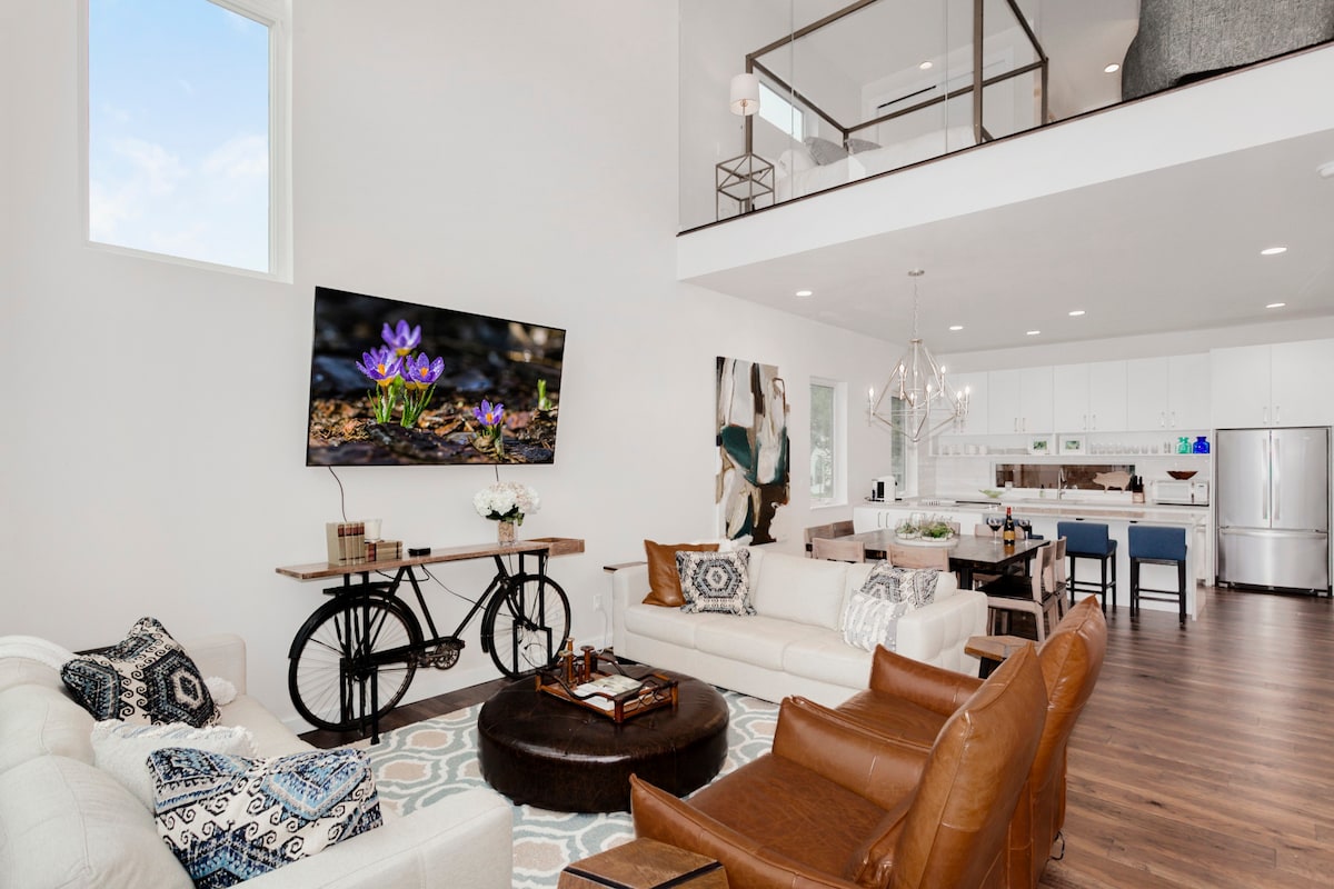 Located in the Bentonville Market District, Terracotta Townhome is a newly-built urban loft that is perfect for art-lovers, mountain bikers and explorers alike!
