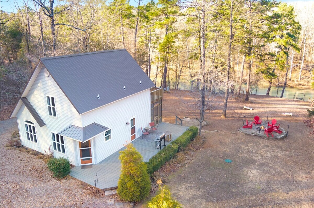 Welcome to Crooked H Cabin on the Mulberry River!