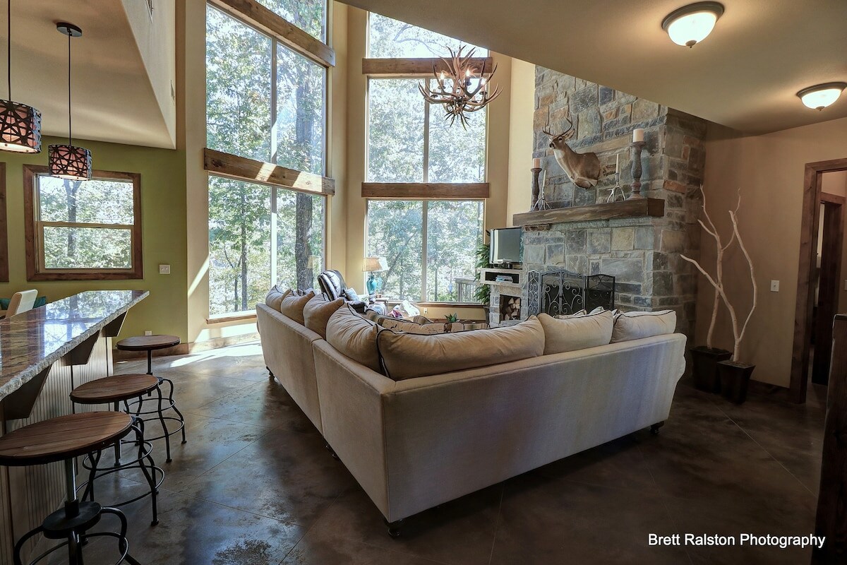 With GIANT floor to ceiling windows that peer into the woods & the lake.