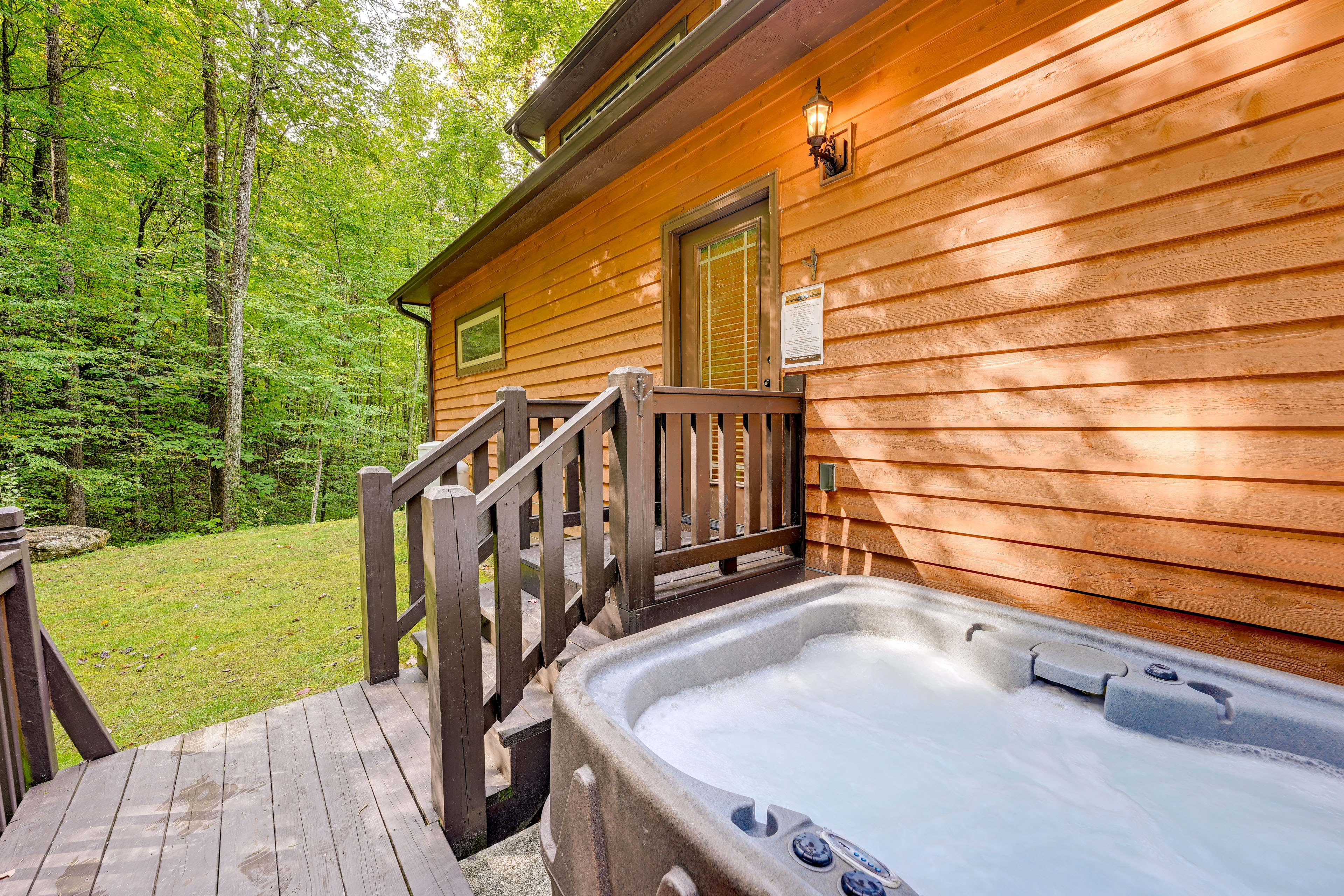 Bright Bryson City Cabin w/ Fire Pit & Hot Tubs!