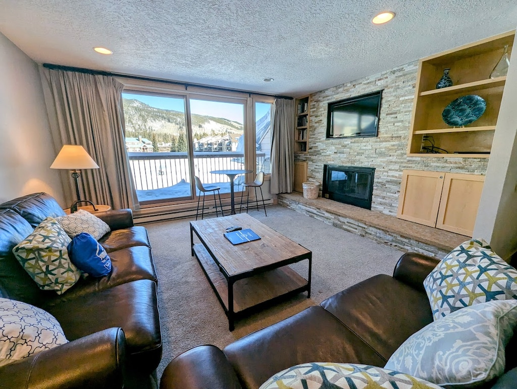 Charming vacation condo overlooking Keystone Lake